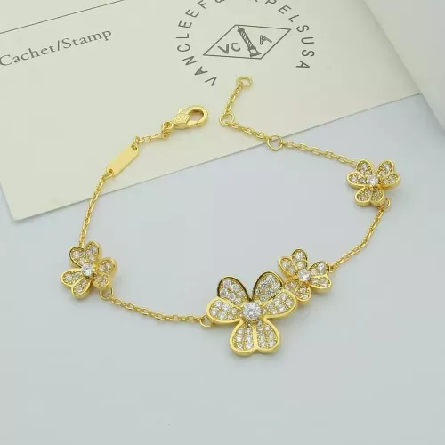 Van Cleef &amp; Arpels Bracelets For Women #1390141 $29.00 USD, Wholesale Replica Van Cleef &amp; Arpels Bracelets