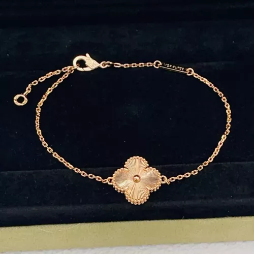 Van Cleef &amp; Arpels Bracelets For Women #1390348 $25.00 USD, Wholesale Replica Van Cleef &amp; Arpels Bracelets