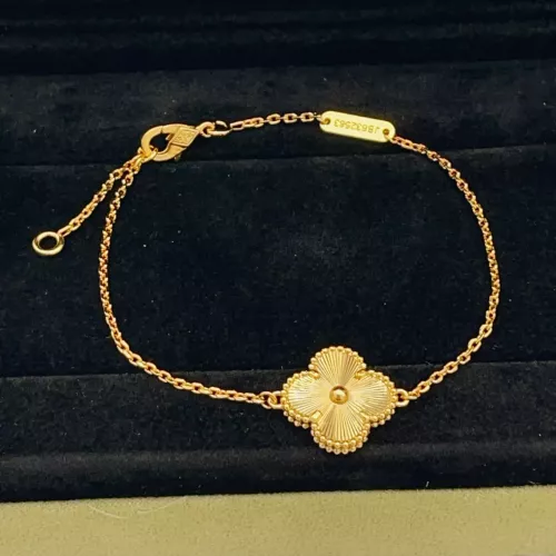Van Cleef &amp; Arpels Bracelets For Women #1390349 $25.00 USD, Wholesale Replica Van Cleef &amp; Arpels Bracelets