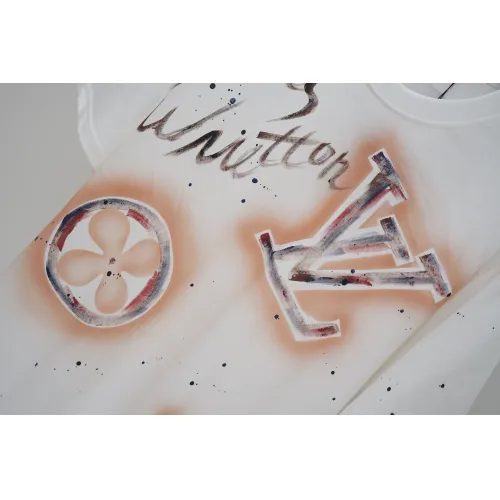 Replica Louis Vuitton LV T-Shirts Short Sleeved For Unisex #1395938 $36.00 USD for Wholesale