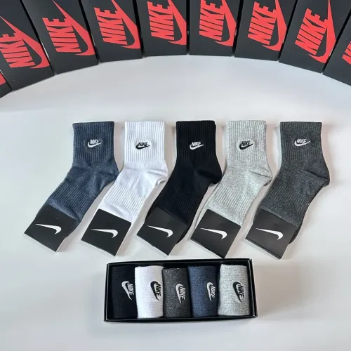 Nike Socks #1396385 $29.00 USD, Wholesale Replica Nike Socks