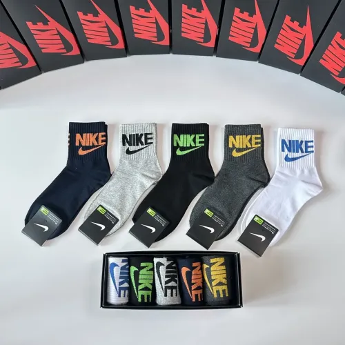 Nike Socks #1396431 $27.00 USD, Wholesale Replica Nike Socks