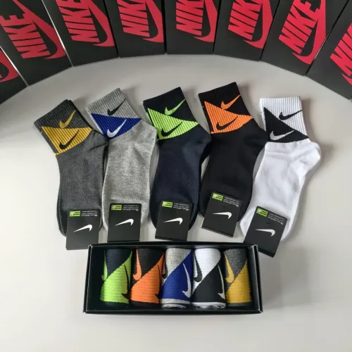Nike Socks #1396441 $27.00 USD, Wholesale Replica Nike Socks