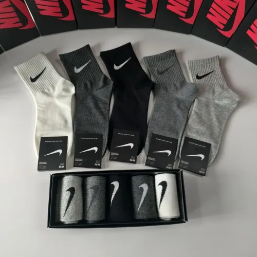 Nike Socks #1396442 $27.00 USD, Wholesale Replica Nike Socks