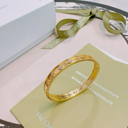 Van Cleef &amp; Arpels Bracelets #1398395 $39.00 USD, Wholesale Replica Van Cleef &amp; Arpels Bracelets