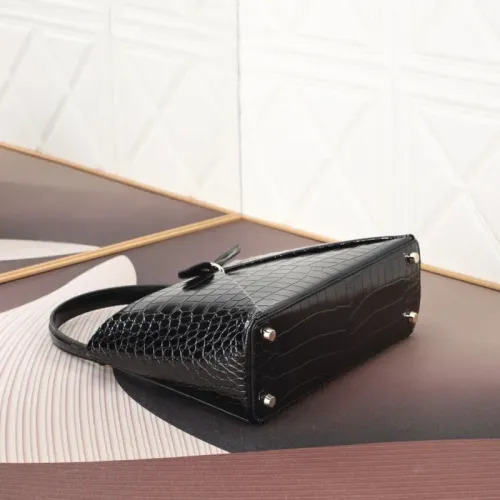 Replica Christian Dior AAA Quality Handbags For Women #1404578 $102.00 USD for Wholesale