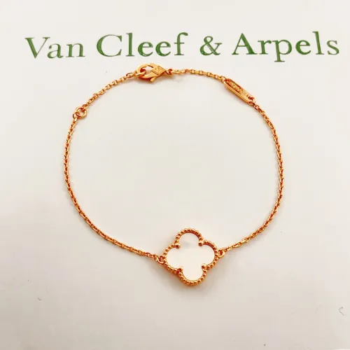 Van Cleef &amp; Arpels Bracelets For Women #1406639 $25.00 USD, Wholesale Replica Van Cleef &amp; Arpels Bracelets