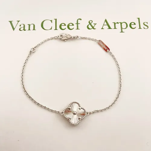 Replica Van Cleef & Arpels Bracelets For Women #1406652 $25.00 USD for Wholesale