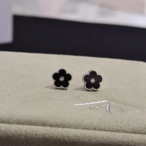 Van Cleef &amp; Arpels Earrings For Women #1413959 $36.00 USD, Wholesale Replica Van Cleef &amp; Arpels Earrings