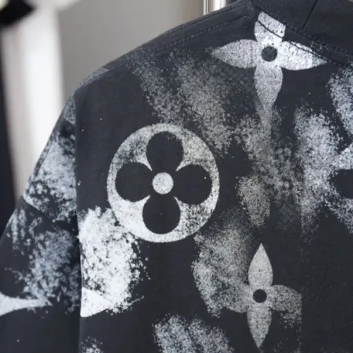 Replica Louis Vuitton LV T-Shirts Short Sleeved For Unisex #1414017 $38.00 USD for Wholesale