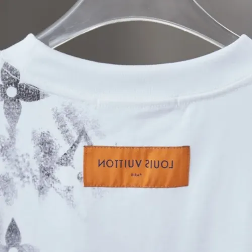 Replica Louis Vuitton LV T-Shirts Short Sleeved For Unisex #1414018 $38.00 USD for Wholesale