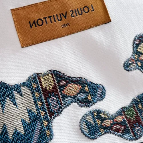 Replica Louis Vuitton LV T-Shirts Short Sleeved For Unisex #1414566 $42.00 USD for Wholesale
