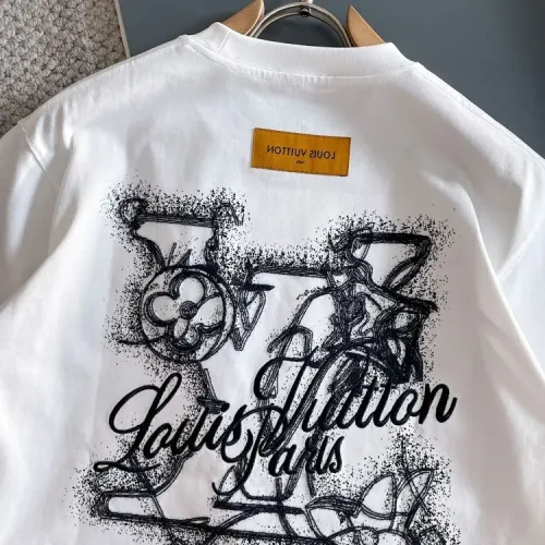 Replica Louis Vuitton LV T-Shirts Short Sleeved For Unisex #1414579 $42.00 USD for Wholesale