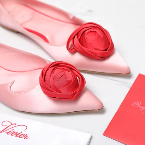 Replica Roger Vivier RV Flat Shoes For Women #1418117 $115.00 USD for Wholesale