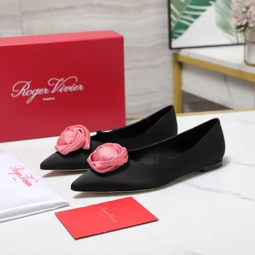 Roger Vivier RV Flat Shoes For Women #1418122 $115.00 USD, Wholesale Replica Roger Vivier RV Flat Shoes