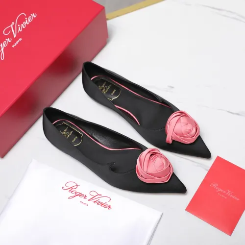 Replica Roger Vivier RV Flat Shoes For Women #1418122 $115.00 USD for Wholesale