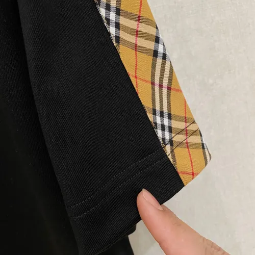 Replica Burberry T-Shirts Short Sleeved For Men #1418359 $64.00 USD for Wholesale