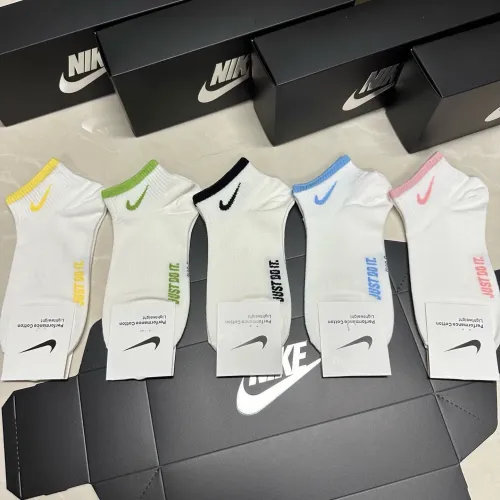 Nike Socks For Women #1422575 $25.00 USD, Wholesale Replica Nike Socks