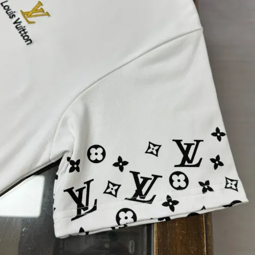 Replica Louis Vuitton LV T-Shirts Short Sleeved For Unisex #1423459 $32.00 USD for Wholesale