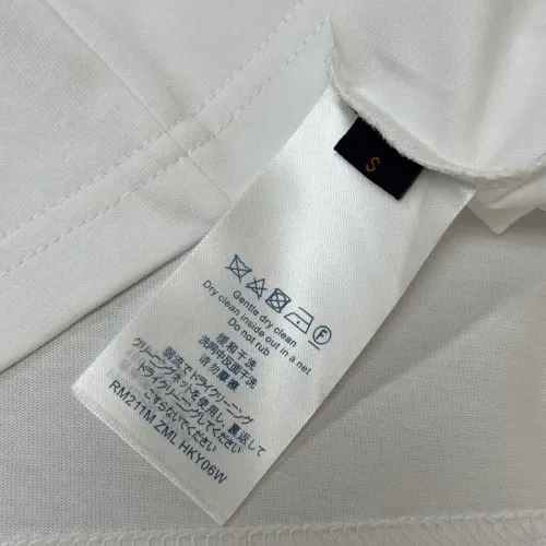 Replica Louis Vuitton LV T-Shirts Short Sleeved For Unisex #1423459 $32.00 USD for Wholesale