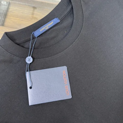 Replica Louis Vuitton LV T-Shirts Short Sleeved For Unisex #1423461 $32.00 USD for Wholesale