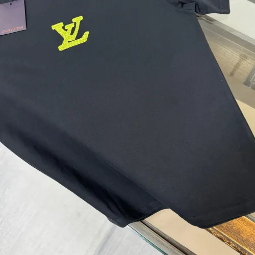 Replica Louis Vuitton LV T-Shirts Short Sleeved For Unisex #1423464 $32.00 USD for Wholesale