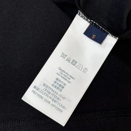 Replica Louis Vuitton LV T-Shirts Short Sleeved For Unisex #1423464 $32.00 USD for Wholesale