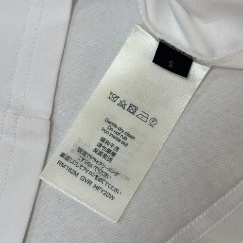 Replica Louis Vuitton LV T-Shirts Short Sleeved For Unisex #1423465 $32.00 USD for Wholesale