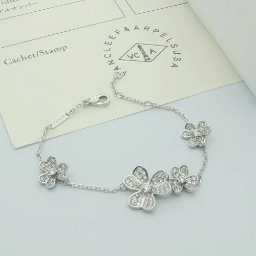 Van Cleef &amp; Arpels Bracelets For Women #1425067 $29.00 USD, Wholesale Replica Van Cleef &amp; Arpels Bracelets