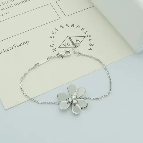 Van Cleef &amp; Arpels Bracelets For Women #1425100 $25.00 USD, Wholesale Replica Van Cleef &amp; Arpels Bracelets
