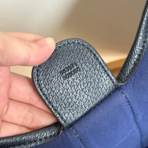 Replica Gucci AAA Quality Handbags For Women #1425207 $88.00 USD for Wholesale