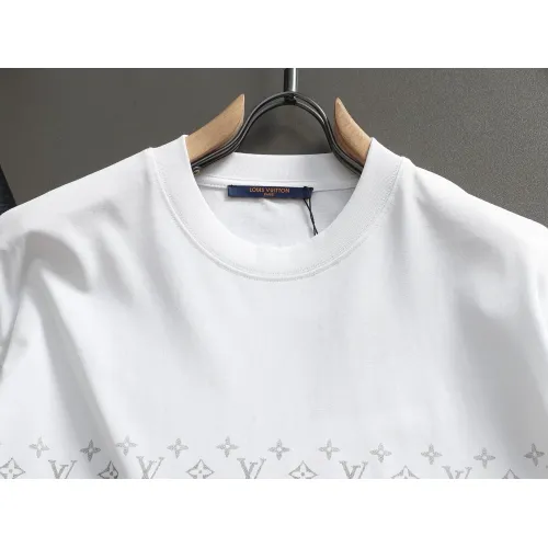 Replica Louis Vuitton LV T-Shirts Short Sleeved For Unisex #1426976 $38.00 USD for Wholesale