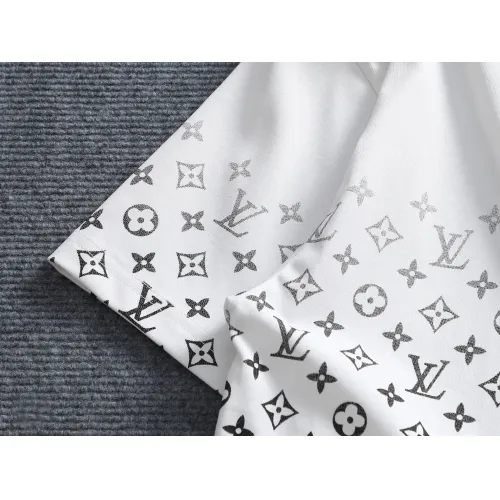 Replica Louis Vuitton LV T-Shirts Short Sleeved For Unisex #1426976 $38.00 USD for Wholesale