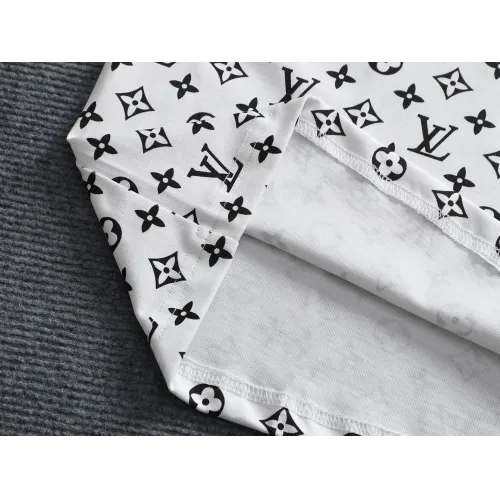 Replica Louis Vuitton LV T-Shirts Short Sleeved For Unisex #1426976 $38.00 USD for Wholesale
