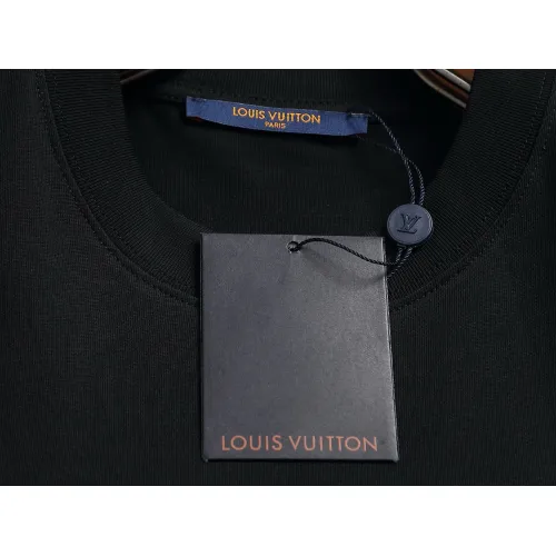 Replica Louis Vuitton LV T-Shirts Short Sleeved For Unisex #1427001 $38.00 USD for Wholesale