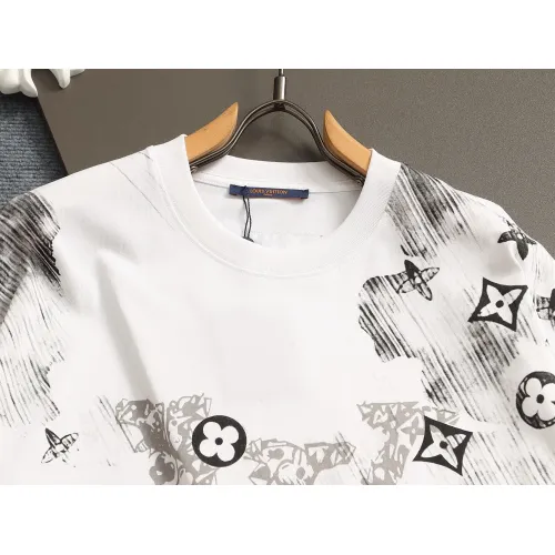 Replica Louis Vuitton LV T-Shirts Short Sleeved For Unisex #1427040 $38.00 USD for Wholesale
