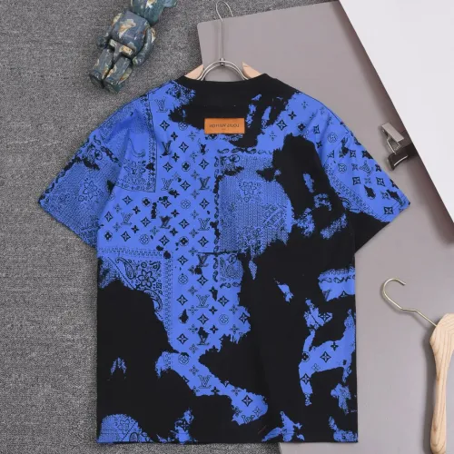 Replica Louis Vuitton LV T-Shirts Short Sleeved For Unisex #1427045 $38.00 USD for Wholesale