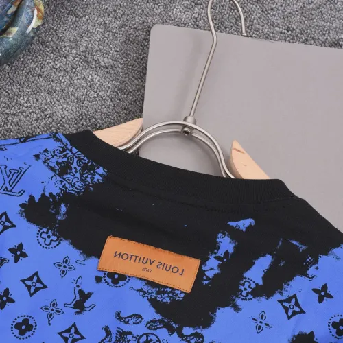 Replica Louis Vuitton LV T-Shirts Short Sleeved For Unisex #1427045 $38.00 USD for Wholesale