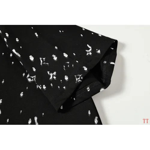Replica Louis Vuitton LV T-Shirts Short Sleeved For Unisex #1429960 $39.00 USD for Wholesale
