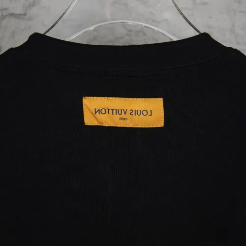 Replica Louis Vuitton LV T-Shirts Short Sleeved For Unisex #1430112 $34.00 USD for Wholesale