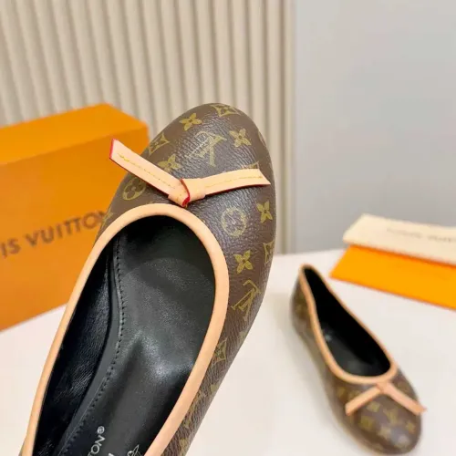 Replica Louis Vuitton Flat Shoes For Women #1432030 $102.00 USD for Wholesale